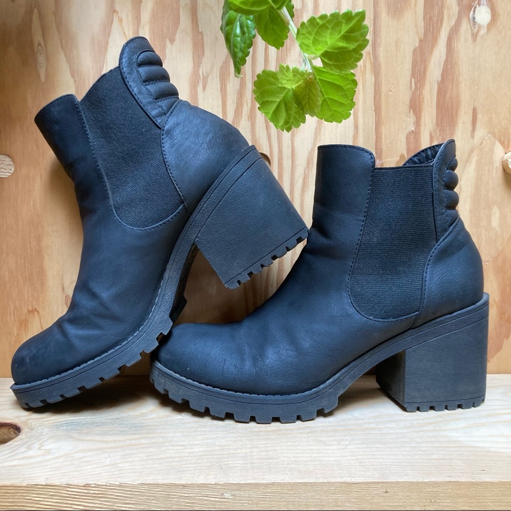 Dirty Laundry Levi Block Heel Chelsea Boot Size 6.5
